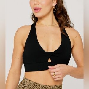 FABLETICS OASIS TWIST MEDIUM IMPACT SPORTS BRA